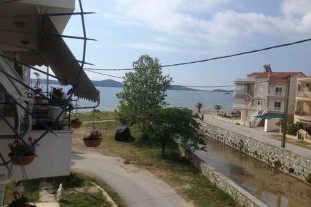 Near The Sea Apartment Nea Peramos  Exterior photo